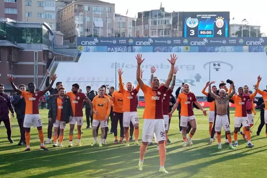 Foto - Okan Buruk yüzüne bakmıyordu! Ziyech bu kez kafaları karıştı: Şaşkına çeviren gelişme!