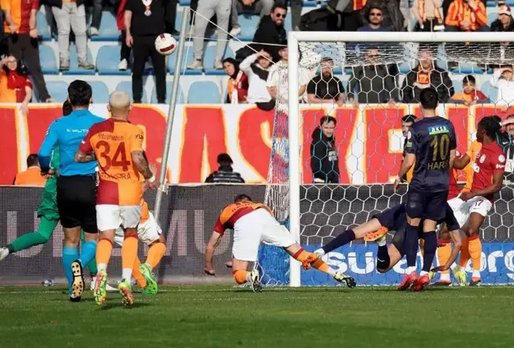 Foto - Okan Buruk yüzüne bakmıyordu! Ziyech bu kez kafaları karıştı: Şaşkına çeviren gelişme!
