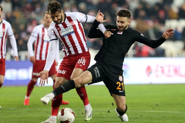 Foto - Okan Buruk'tan sürpriz karar! Görücüye mi çıkacak! Peş peşe kritik kararlar Prag öncesi… O oyuncu için fırsat doğdu...