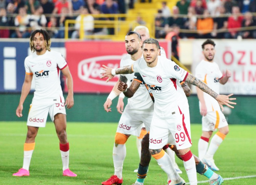 Foto - Okan Buruk'tan sürpriz tercih! Galatasaray ne yaptı...