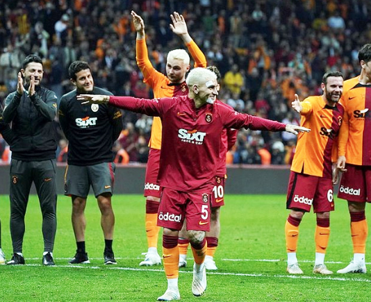 Foto - Okan Buruk'tan sürpriz tercih! Galatasaray ne yaptı...