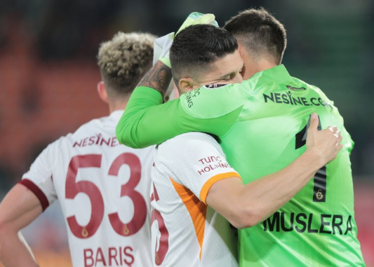 Foto - Okan Buruk'tan sürpriz tercih! Galatasaray ne yaptı...