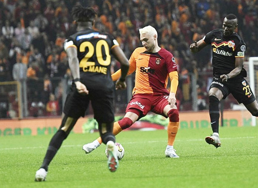 Foto - Okan Buruk'tan sürpriz tercih! Galatasaray ne yaptı...