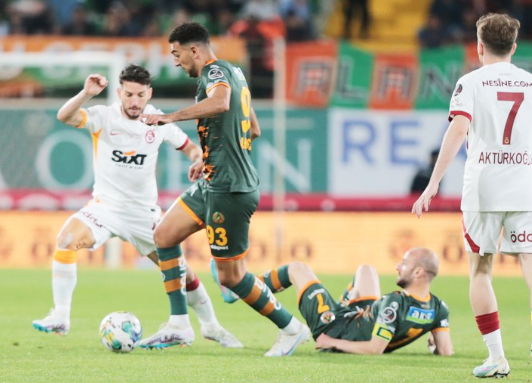 Foto - Okan Buruk'tan sürpriz tercih! Galatasaray ne yaptı...