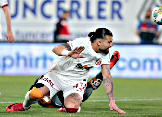 Foto - Okan Buruk'tan sürpriz tercih! Galatasaray ne yaptı...