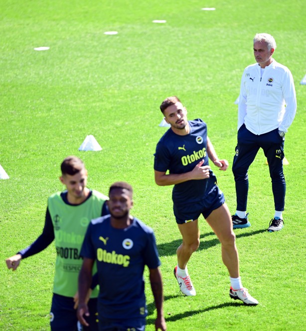 Foto - Okan Buruk’u hedef aldı: Basın toplantısı açıklaması: Süper Ligi ayağa kaldıracak açıklama bu olsa gerek! Derbi yorumu şaşırttı…