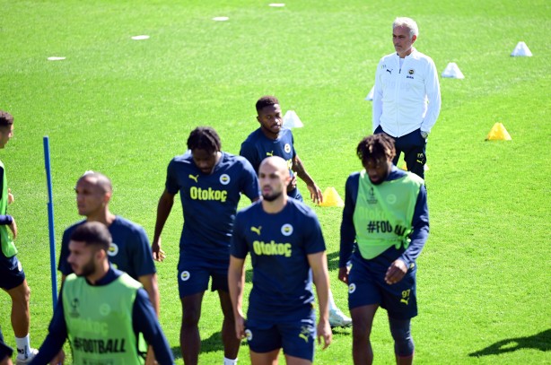 Foto - Okan Buruk’u hedef aldı: Basın toplantısı açıklaması: Süper Ligi ayağa kaldıracak açıklama bu olsa gerek! Derbi yorumu şaşırttı…