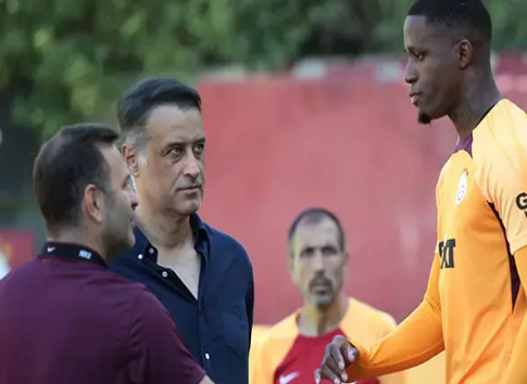 Foto - Okan Buruk'un adımı ortalığı salladı! Tokat gibi sözler ile açıkladı: Beklenmedik ayrılık!