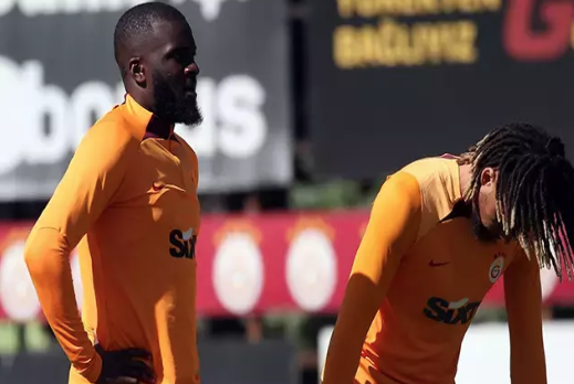 Foto - Okan Buruk'un adımı ortalığı salladı! Tokat gibi sözler ile açıkladı: Beklenmedik ayrılık!