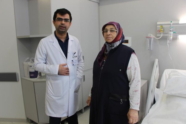 Foto - Öksürük şikayetiyle gitti, hayatının şokunu yaşadı! Böbreğinden çıkan şeye kimse inanamadı