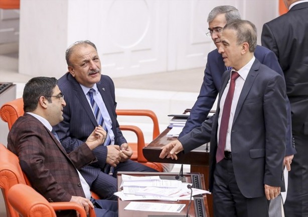 Foto - Oktay Vural'ın İdris Baluken'e bakışları dikkat çekti