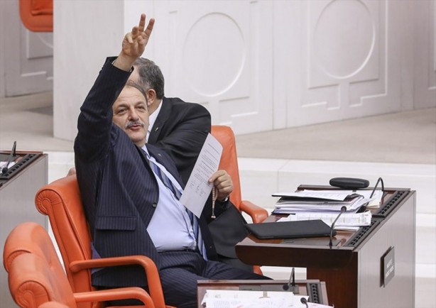 Foto - Oktay Vural'ın İdris Baluken'e bakışları dikkat çekti