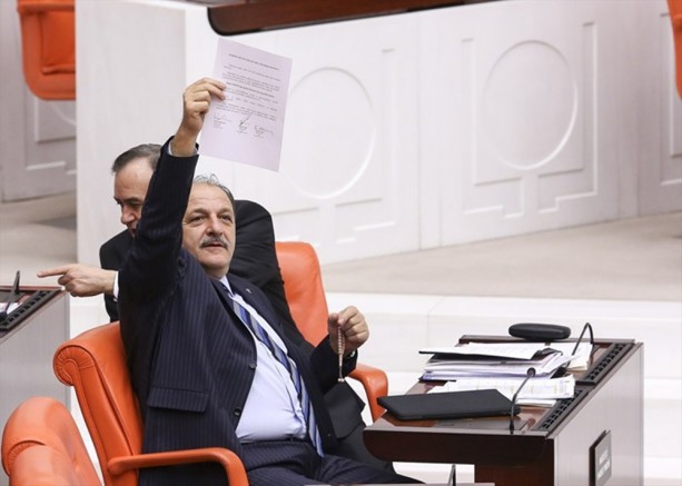 Foto - Oktay Vural'ın İdris Baluken'e bakışları dikkat çekti