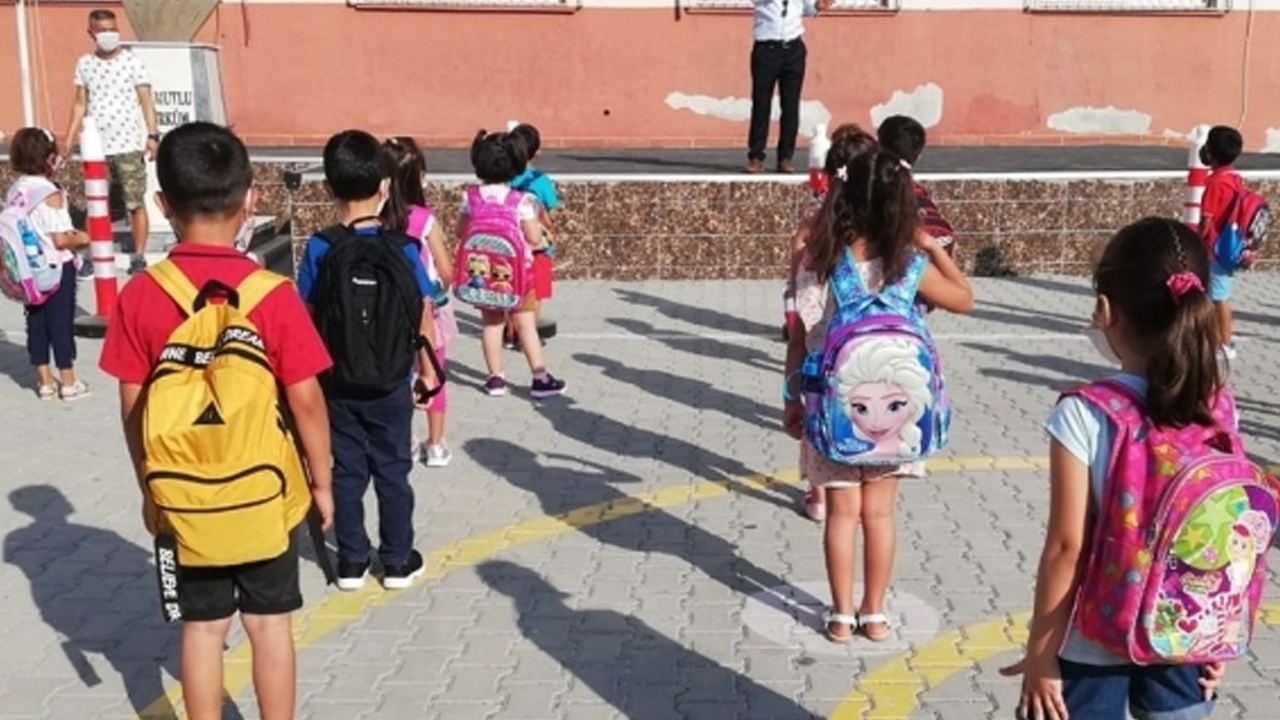 Foto - Okul çantası seçimine dikkat! Çocuğunuzun omurga sağlığı risk altında olabilir Çocukların sırtındaki tehlike: Tehdit ediyor