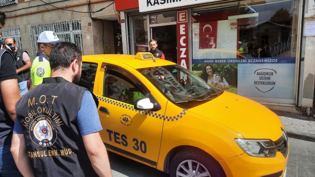 Foto - Okul önlerinde asayiş uygulaması! Araçlar didik didik arandı