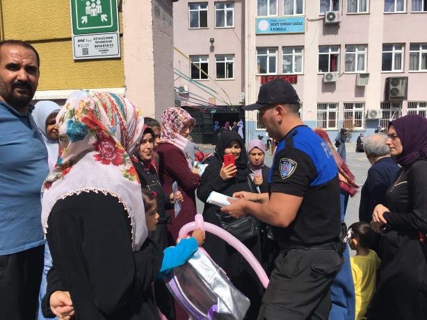 Foto - Okul önlerinde asayiş uygulaması! Araçlar didik didik arandı