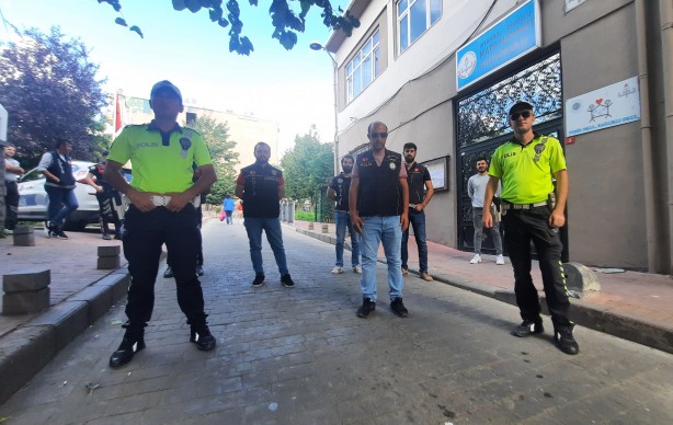 Foto - Okul önlerinde asayiş uygulaması! Araçlar didik didik arandı