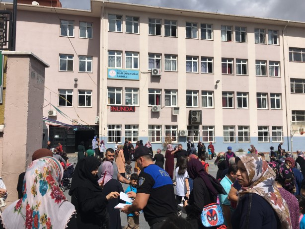 Foto - Okul önlerinde asayiş uygulaması! Araçlar didik didik arandı