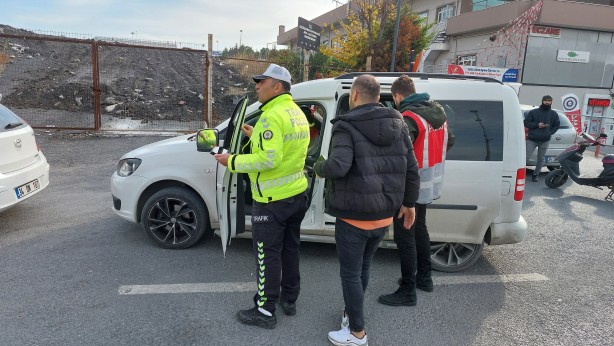 Foto - Okul önlerinde sıkı denetim