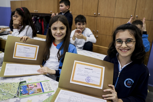 Foto - Okullarda karne heyecanı