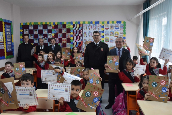 Foto - Okullarda karne heyecanı