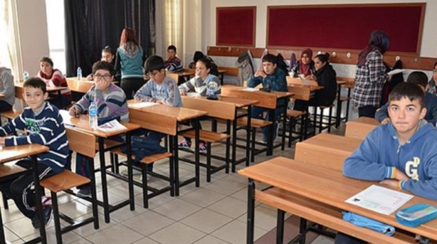 Foto - Okullarda yeni çoklu yabancı dil eğitim modeli: Öğrenciler pilot uygulama ile tanıştı! Ders saatleri artırıldı