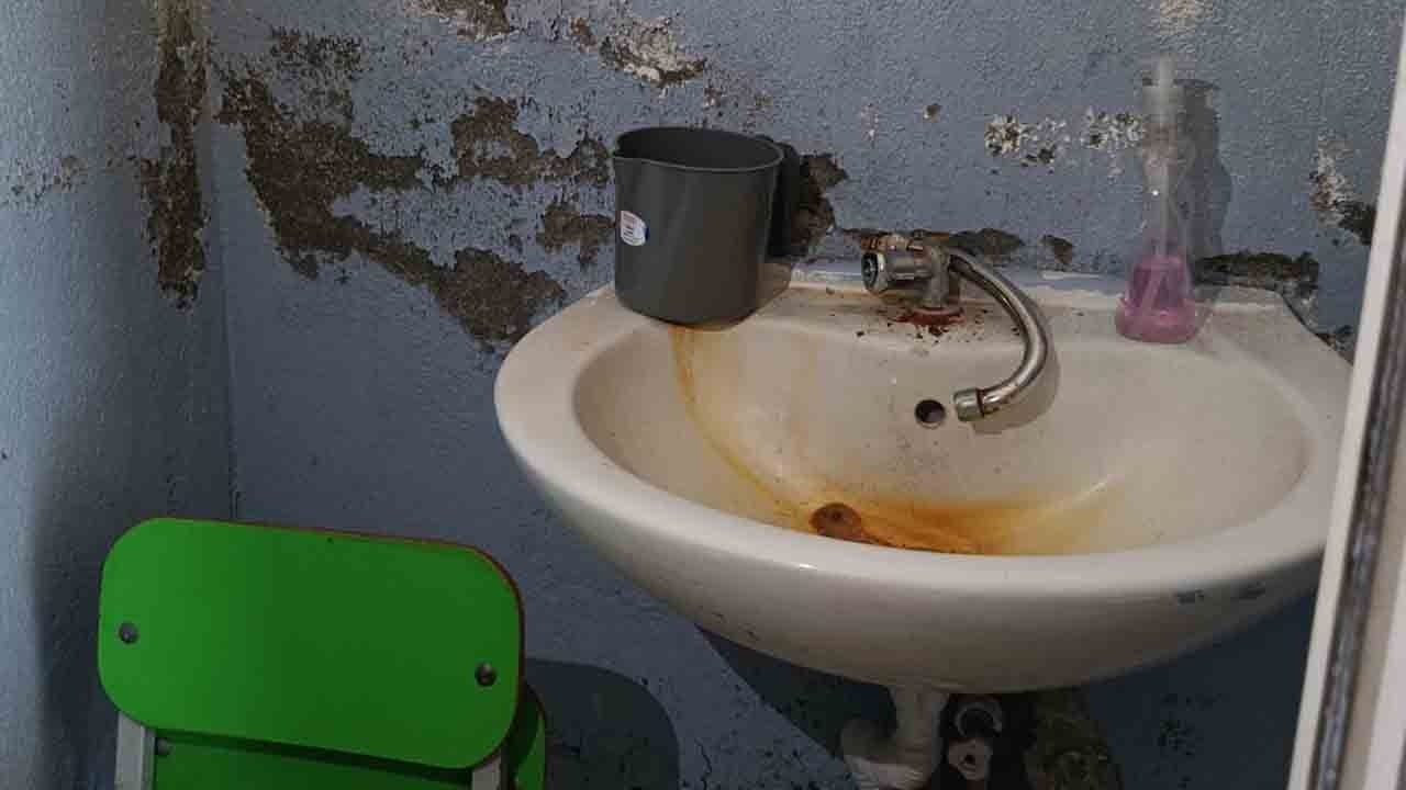 Foto - Okulu baştan sona yenilediler: Tiyatro yalancı restorasyon gerçek