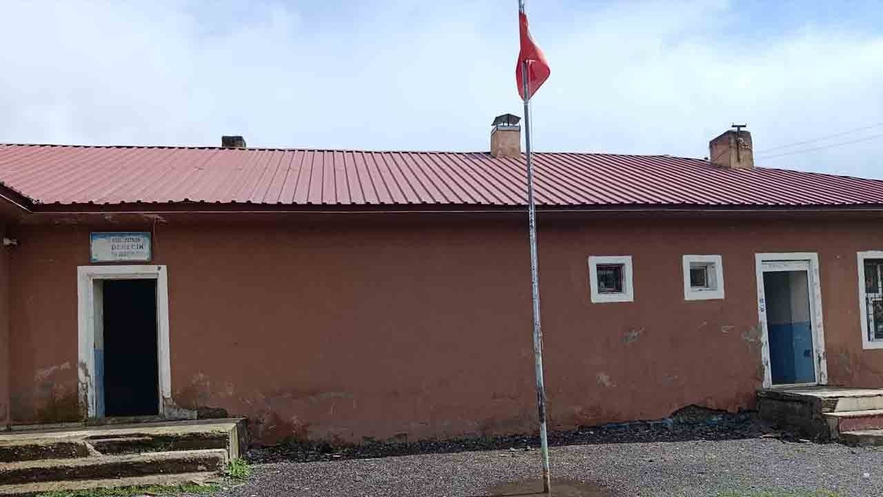 Foto - Okulu baştan sona yenilediler: Tiyatro yalancı restorasyon gerçek
