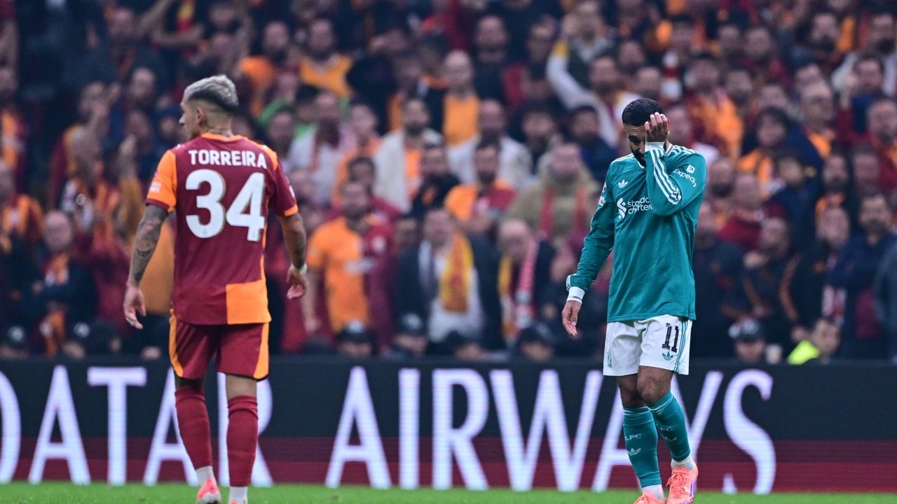 Foto - Olay Salah kararı, İngilizleri de şaşırttı! Peki Slot, 5-0’lık galibiyet yüzünden Van Bronckhorst’un etkisinde mi kaldı?