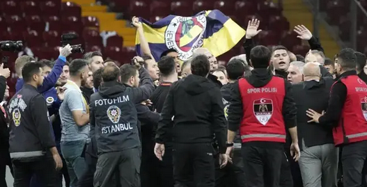 Foto - Olaylı derbi soruşturmasında yeni gelişme! Ali Koç neden sahaya indiğini açıkladı: Soruşturma başlatılmıştı: Kriz fışkırmıştı o gün…