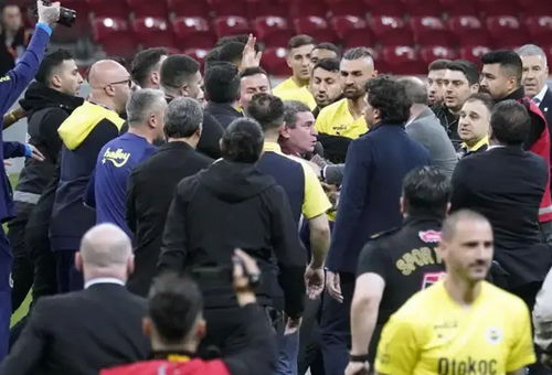 Foto - Olaylı derbi soruşturmasında yeni gelişme! Ali Koç neden sahaya indiğini açıkladı: Soruşturma başlatılmıştı: Kriz fışkırmıştı o gün…