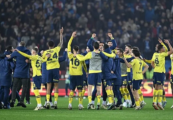 Foto - Olaylı Trabzonspor - Fenerbahçe derbisinde şok gerçek ortaya çıktı! Meğer sahaya giren taraftar… Şaşkına çeviren gelişme!