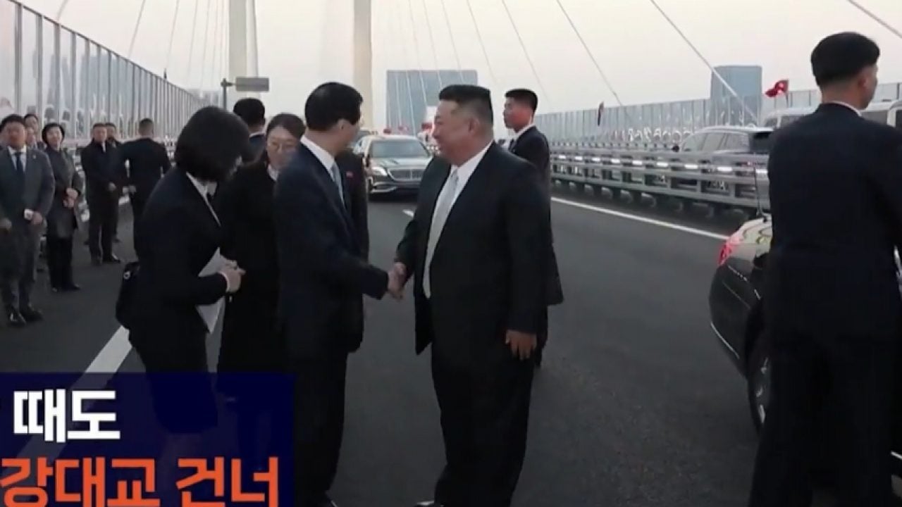 Foto - ‘Öldü, ağır hasta’ deniliyordu! Kim Jong-un Çin’de ortaya çıktı: 12 yıldır bekleyen dev köprüden geçti
