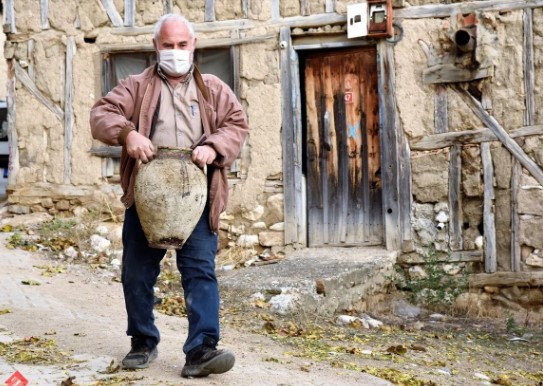 Foto - Evi gezerken çocukluk ve gençlik anılarını hatırladıklarını anlatan Ateş, şöyle konuştu: 