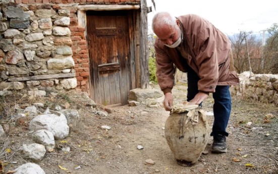 Ölen annesinin 21 yıl önce sakladığı küpü buldu! İçinden bakın ne çıktı 