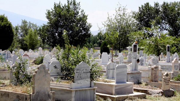 Foto - Ölen kişi gömüldüğünü görür mü?