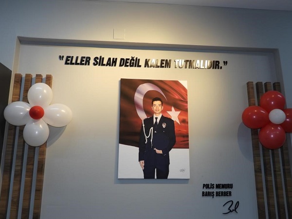 Foto - Ölen polis, yapay zekayla konuştu