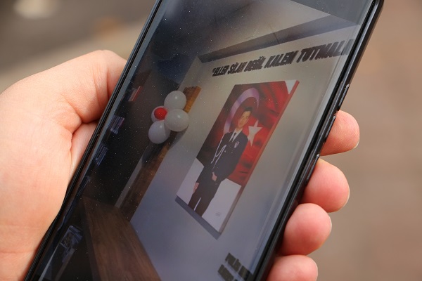 Ölen polis, yapay zekayla konuştu