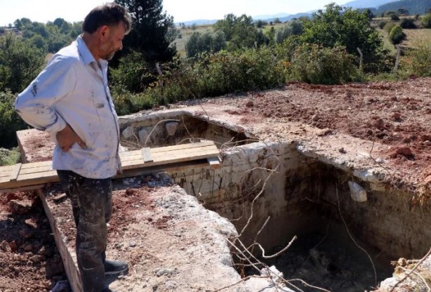 Foto - Ölen tavukların atıldığı kireç dolu kuyuya giren ayı mahsur kaldı!