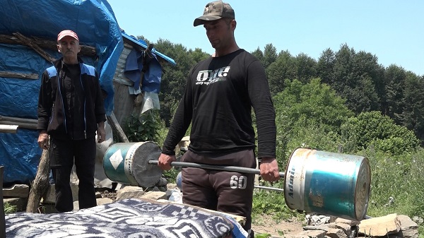 Foto - Olimpiyatlara böyle hazırlanıyor! İnanılır gibi değil 10 yıldır dağda tek başına yaşıyor