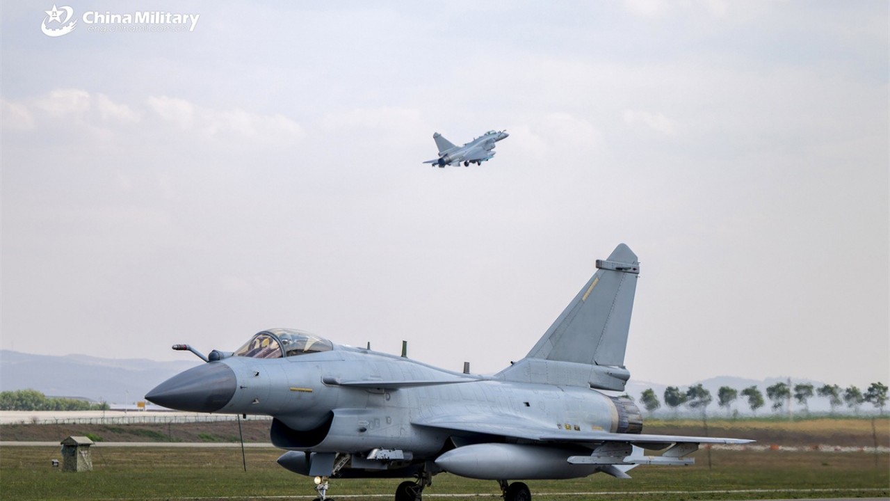 Foto - Olmayacak şey oldu: Dördüncü nesil savaş uçağı beşinci nesil savaş uçağını vurdu