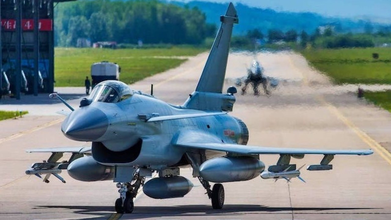 Foto - Olmayacak şey oldu: Dördüncü nesil savaş uçağı beşinci nesil savaş uçağını vurdu