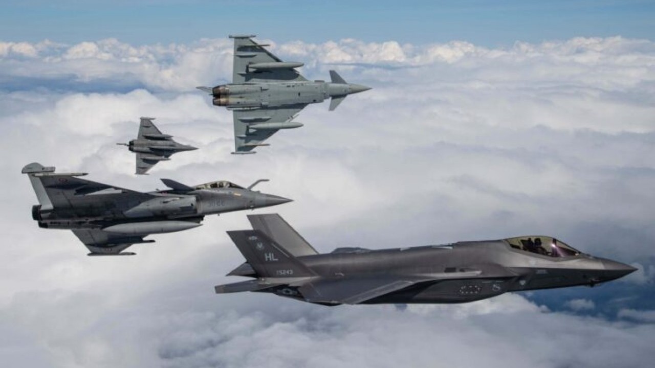 Foto - Olmayacak şey oldu: Rafale'ler F-35'i avladı