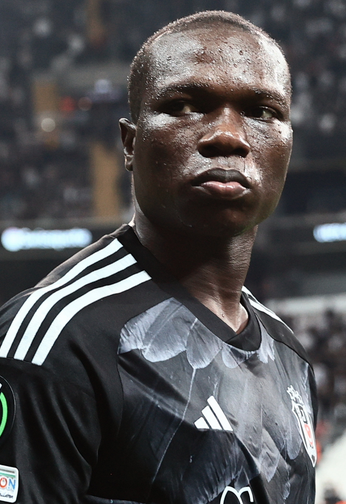 Foto - Olmaz olsun senin gibi bir futbolcu! Böylesi daha önce ne duyuldu ne görüldü! Derhal gönderin şu densizi...