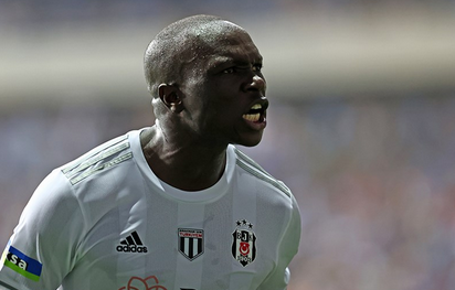 Foto - Olmaz olsun senin gibi bir futbolcu! Böylesi daha önce ne duyuldu ne görüldü! Derhal gönderin şu densizi...