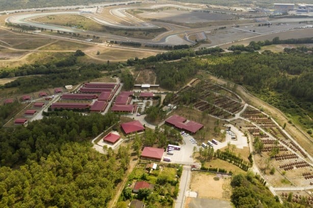 Foto - Ölü hayvanların bekletilmesi tepkilere neden oldu! İBB'nin bakımevi, havadan görüntülendi