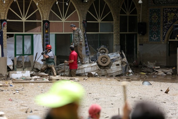 Ölü, yaralı ve kayıplar var! İran'da sağanak