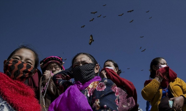 Foto - Ölülerine öyle bir şey yapıyorlar ki!