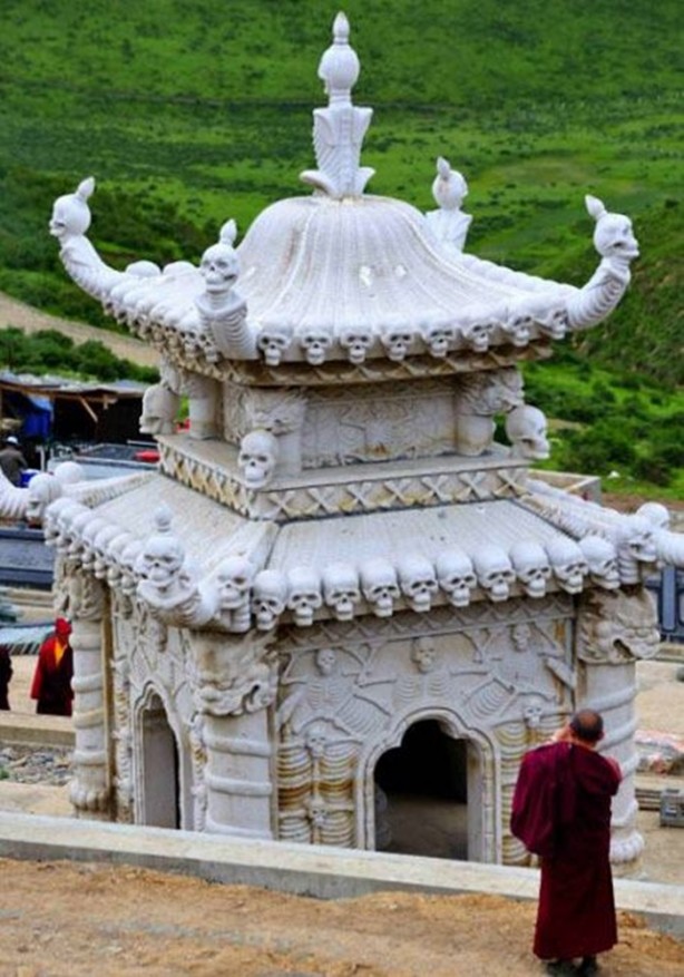 Foto - Ölülerini akbabalara yediriyorlar