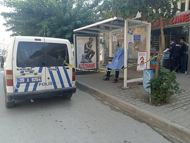 Foto - Ölüm durakta yakaladı! Minibüs bekleyen adam durakta can verdi